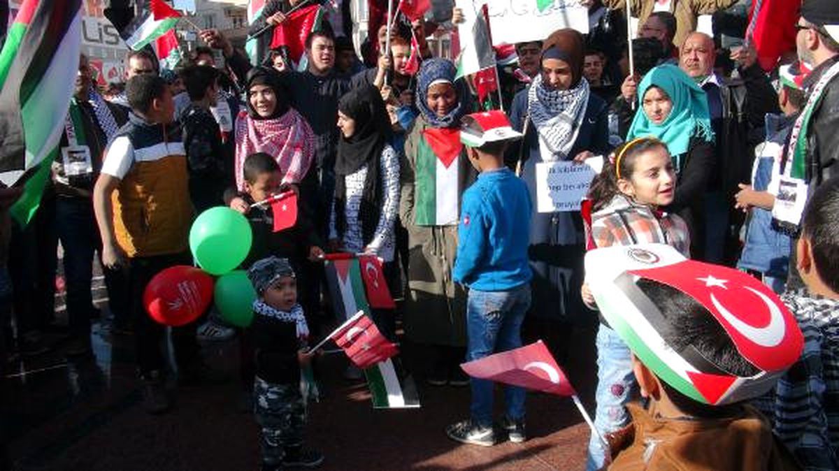 Kilis\'teki Filistinlilerden ABD ve İsrail Protestosu