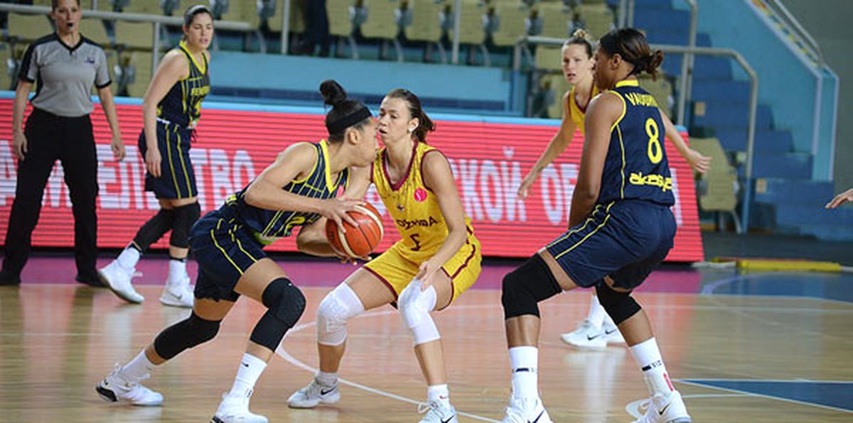 Nadezhda - Fenerbahçe: 64-66