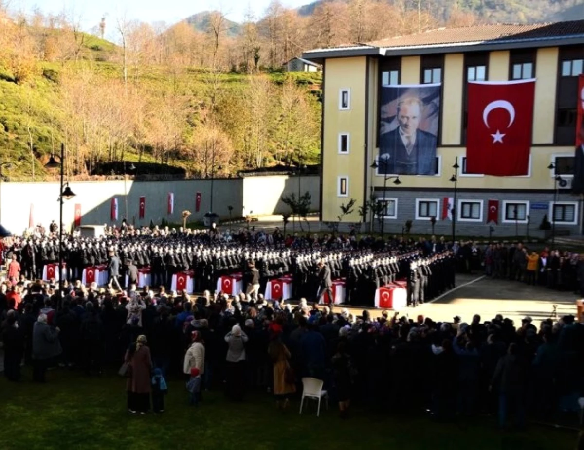 Rize Polis Meslek Eğitim Merkezi\'nde (Pomem) Mezuniyet Töreni Düzenlendi