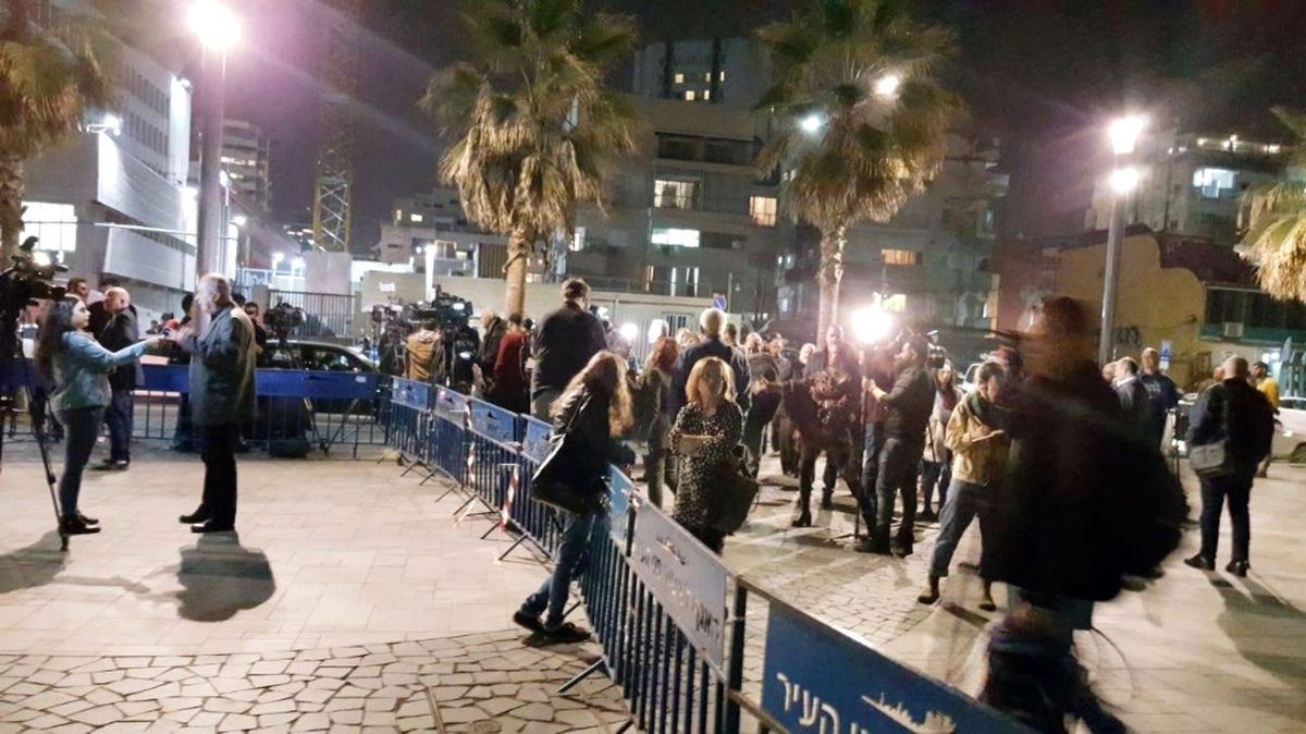 Tel Aviv\'de ABD Büyükelçiliği Önünde Protesto
