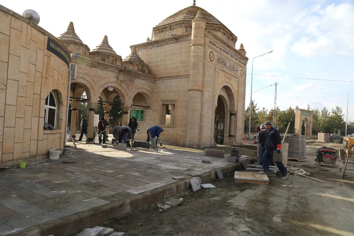 Terzibaba Mezarlığında Çevre Düzenleme Çalışmaları Devam Ediyor
