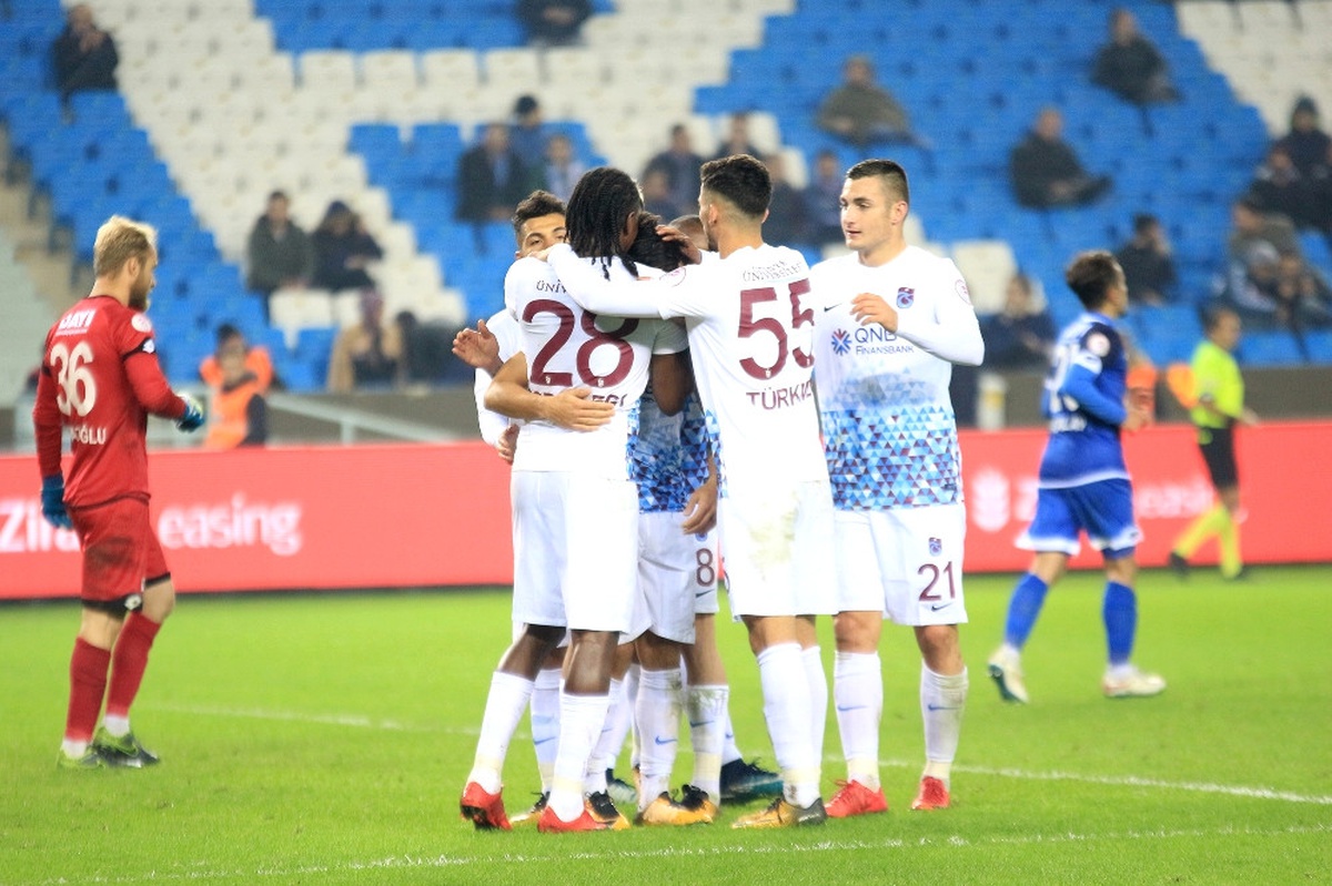 Trabzonspor\'da Yedeklerin Formu Yüzleri Güldürdü