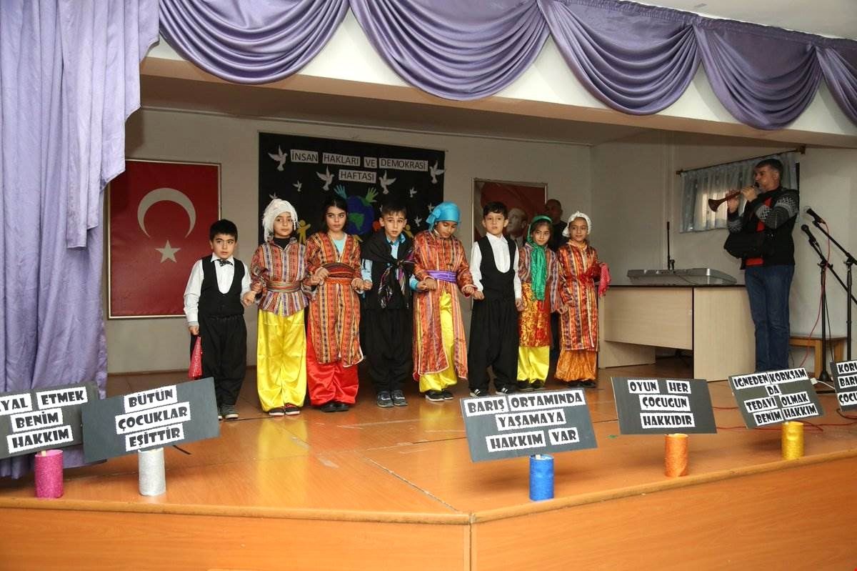 Tuncelili Çocuklar İnsan Hakları ve Demokrasi Haftasını Kutladı