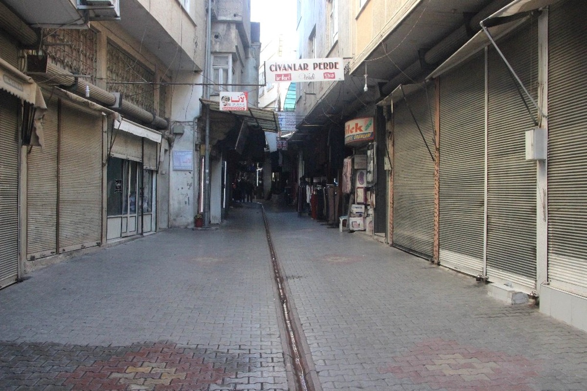 Vatandaşlardan Esnafların İş Yerlerini Geç Açmasına Tepki