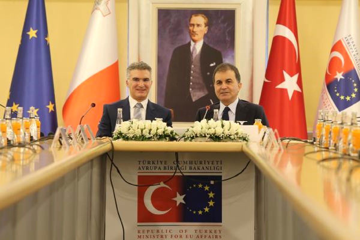 AB Bakanı Çelik Malta Dışişleri Bakanı Abela\'yla Görüştü