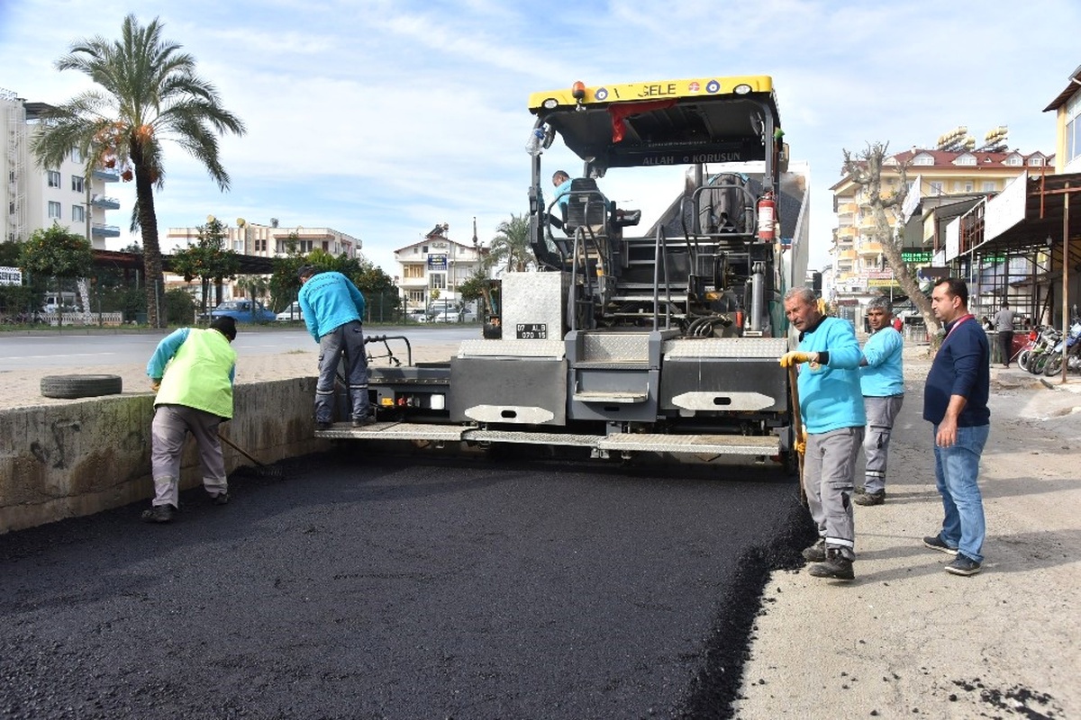 Alanya Azaklar Sanayi Sitesine Sıcak Asfalt