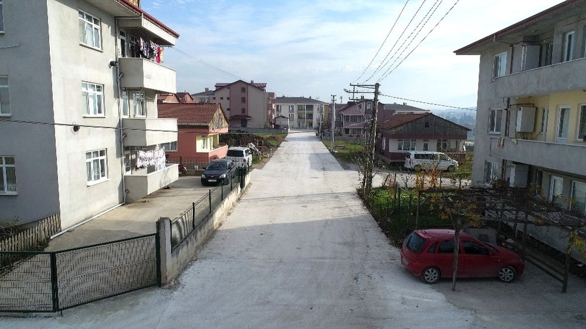 Başiskele\'de 7 Sokak Betonla Kaplandı