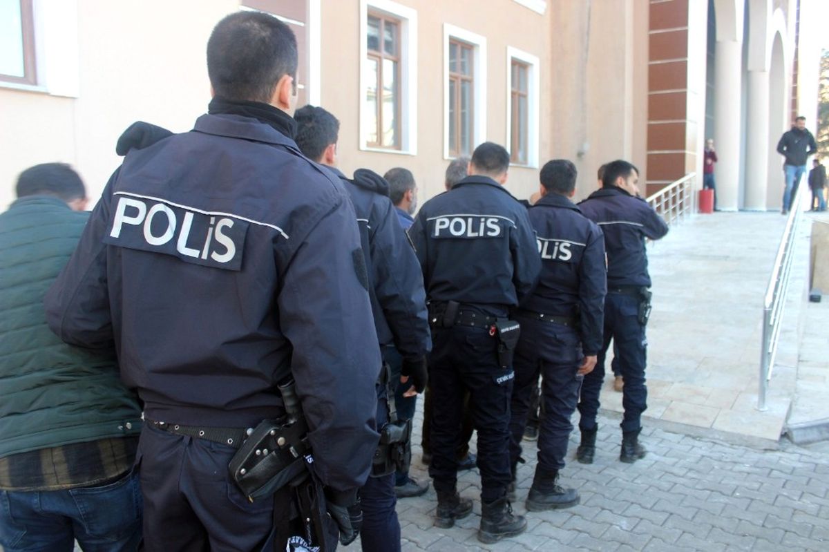 Bingöl Merkezli 7 İlde Kaçak Sigara Operasyonu: 18 Şüpheli Adliyeye Sevk Edildi