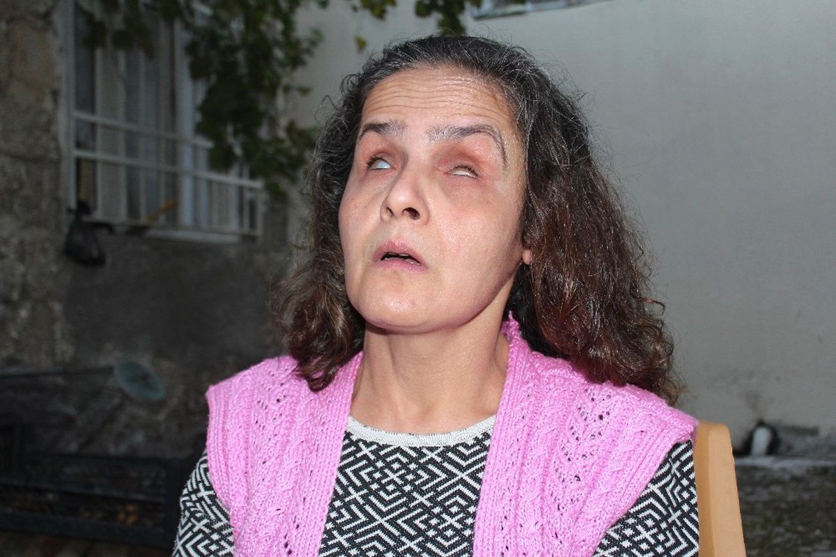 Bir Taşla Dünyası Karardı