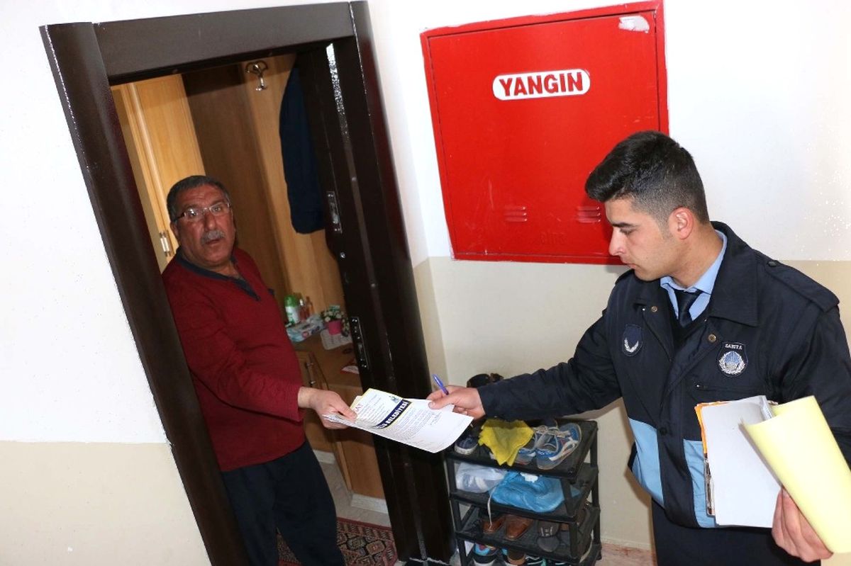 Bitlis Belediyesinden Broşür ve Çöp Poşeti Dağıtımı