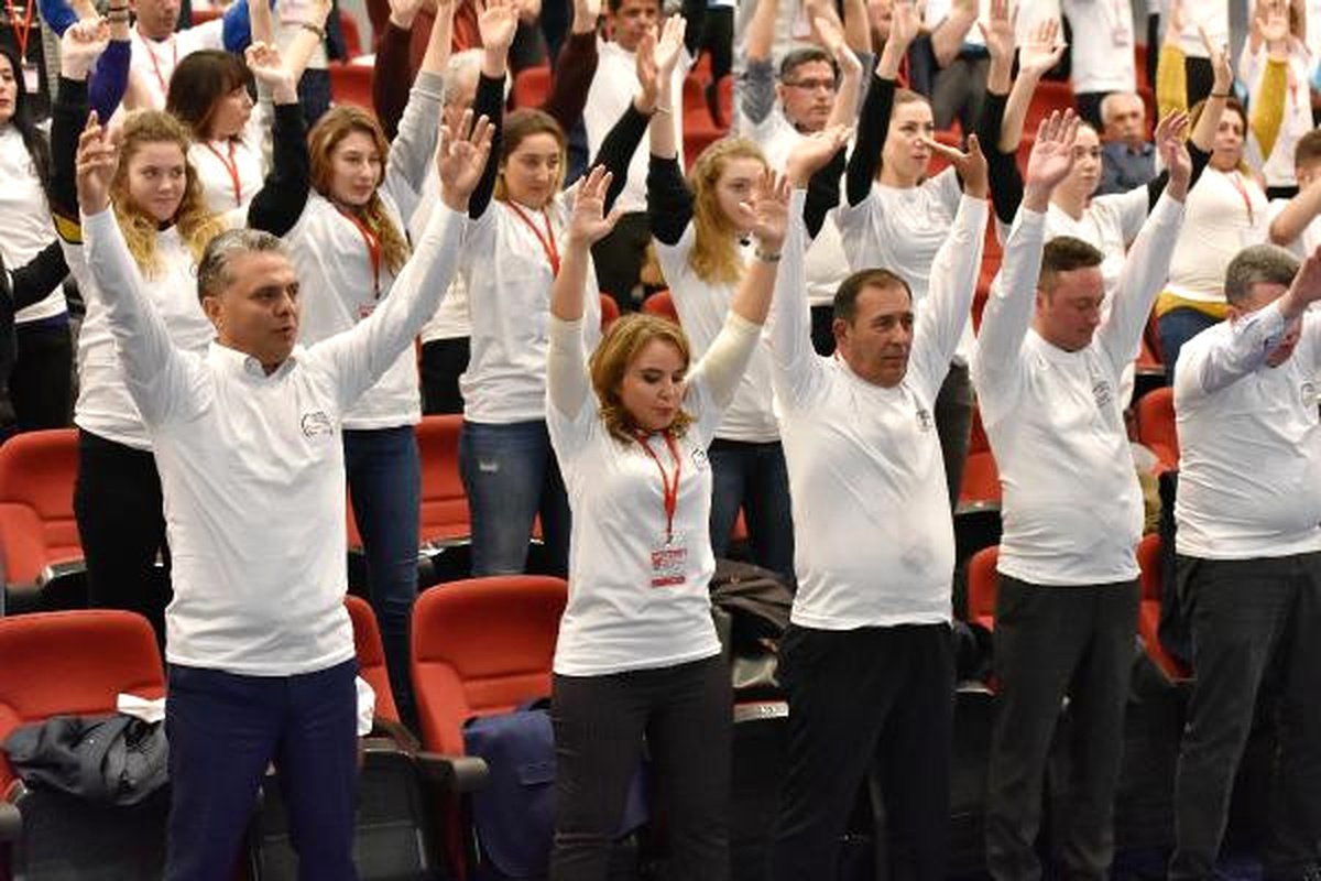 CHP Genel Başkan Yardımcısı Öney Bütün Salonla Spor Yaptı