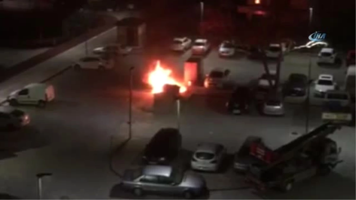 Çöp Konteynerinde Çıkan Yangın, Park Halindeki Otomobili Yaktı