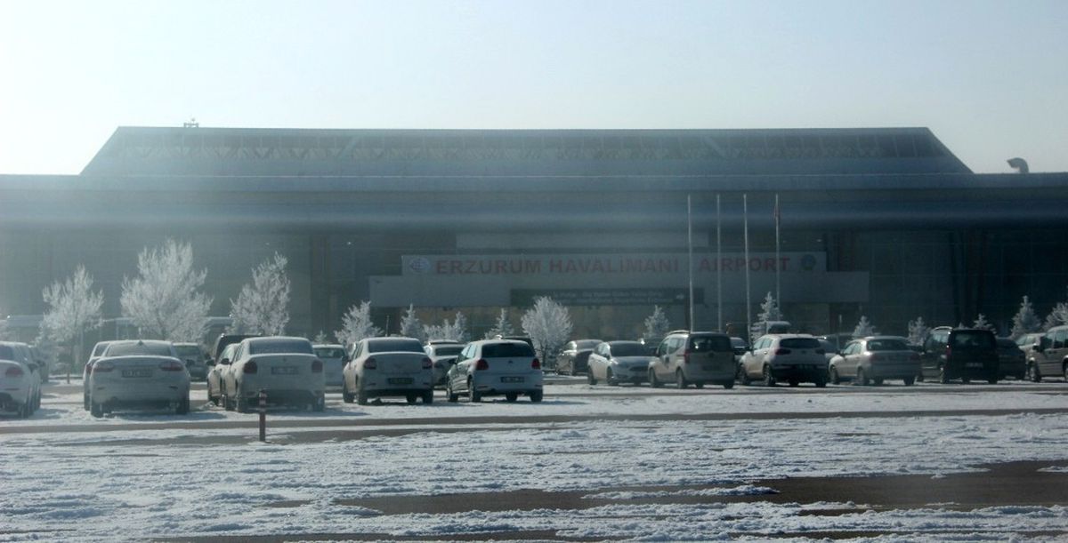 Erzurum\'da Düşen Kırağı İzlenmeye Değer Manzaralar Oluşturdu