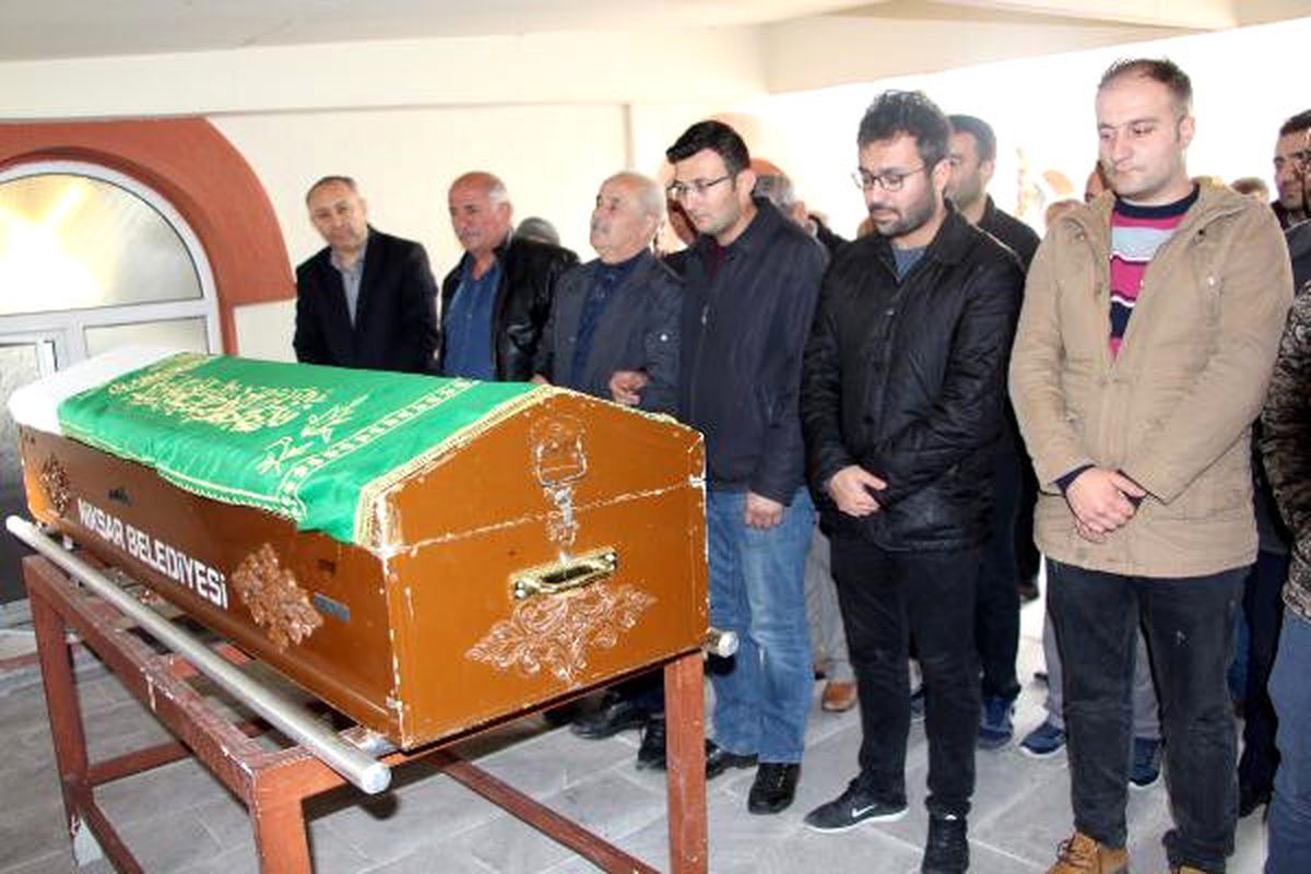 Eşini Öldürdükten Sonra İntihar Eden Polis, Toprağa Verildi