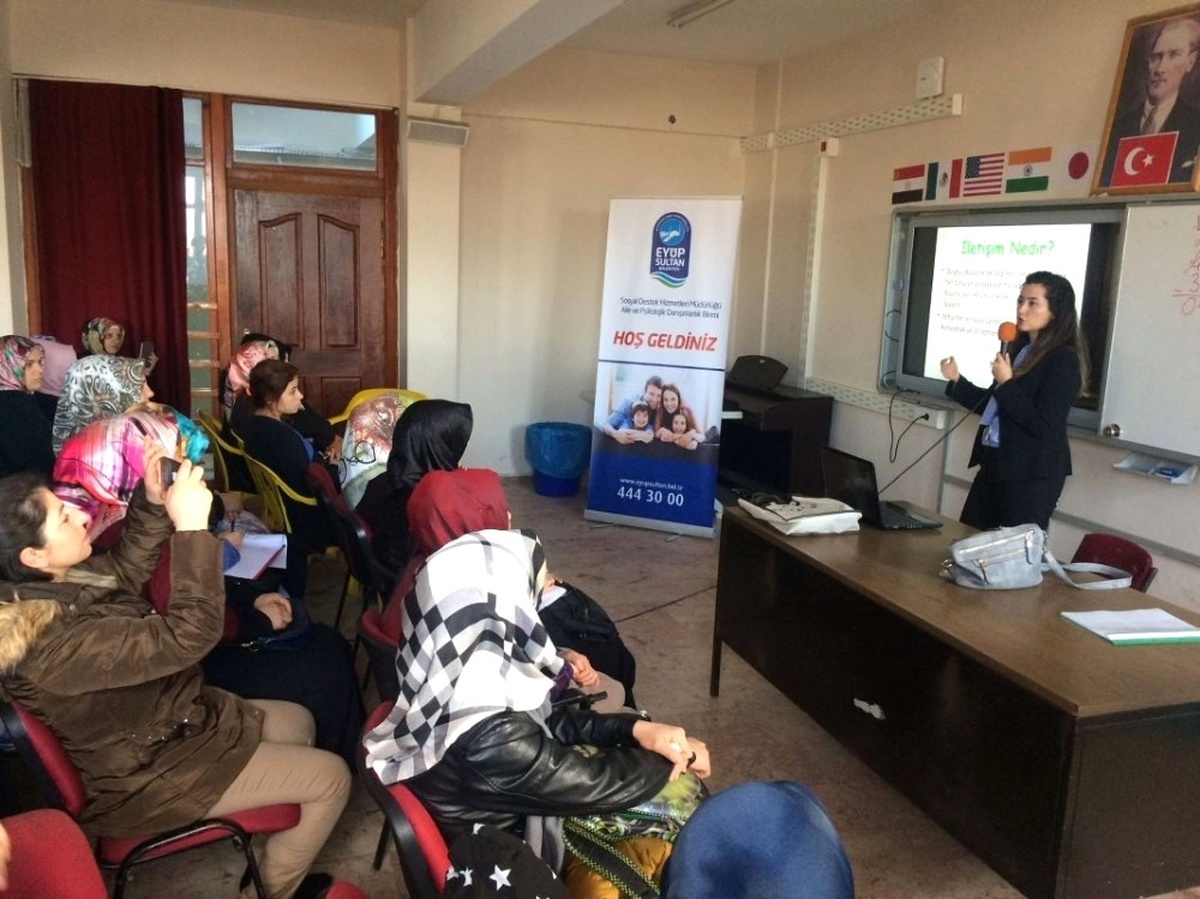Eyüpsultanlı Velilere \'Aile İçi İletişim ve Ergenle İletişim\' Semineri