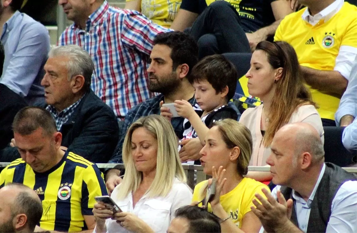 Fenerbahçe Maçında Minik Beşiktaşlı