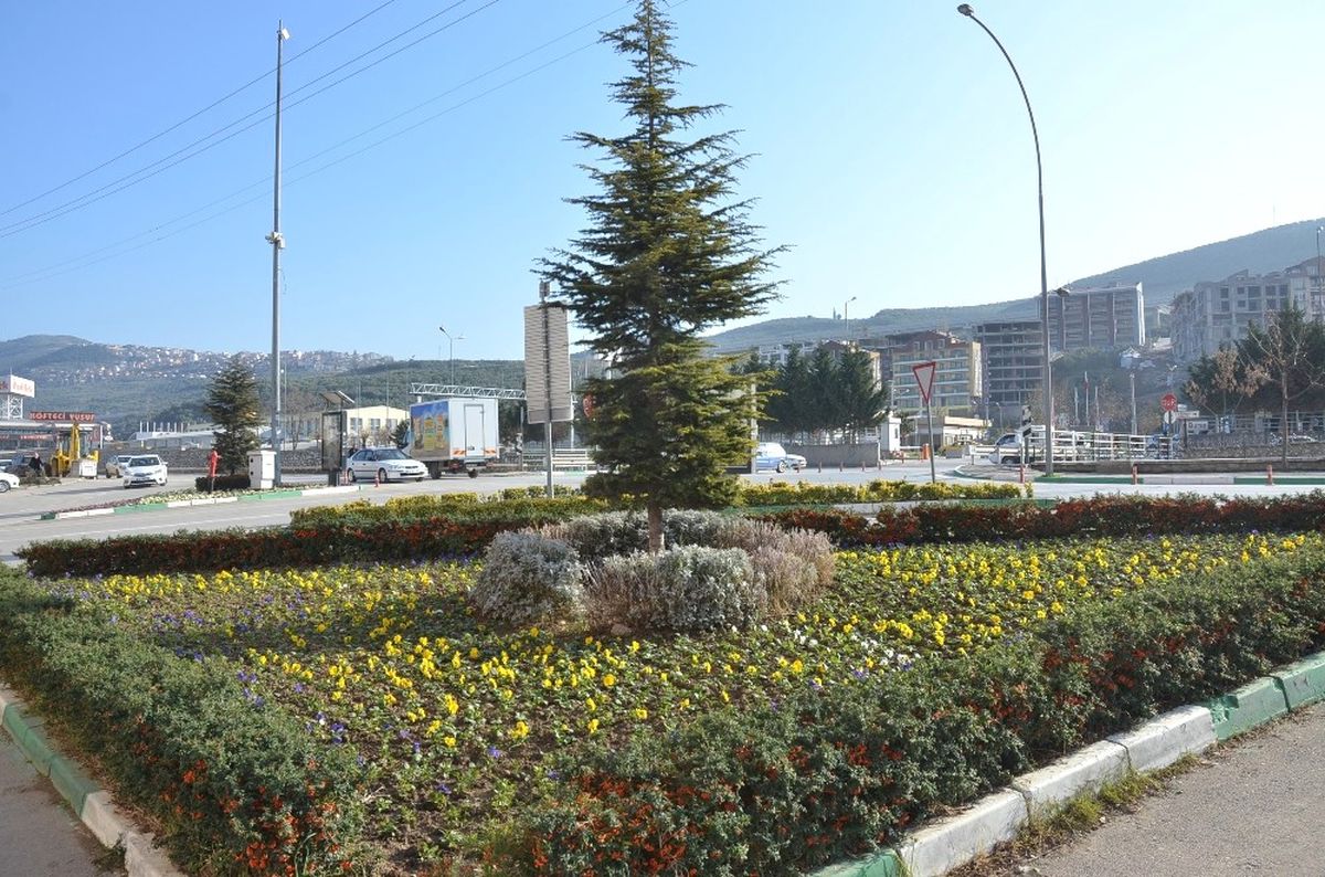 Gemlik\'te Refüjler Renkleniyor