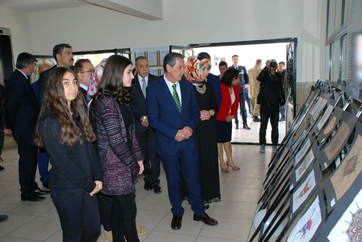 Gölbaşı Anadolu Lisesi Öğrencilerinden Resim Sergisi