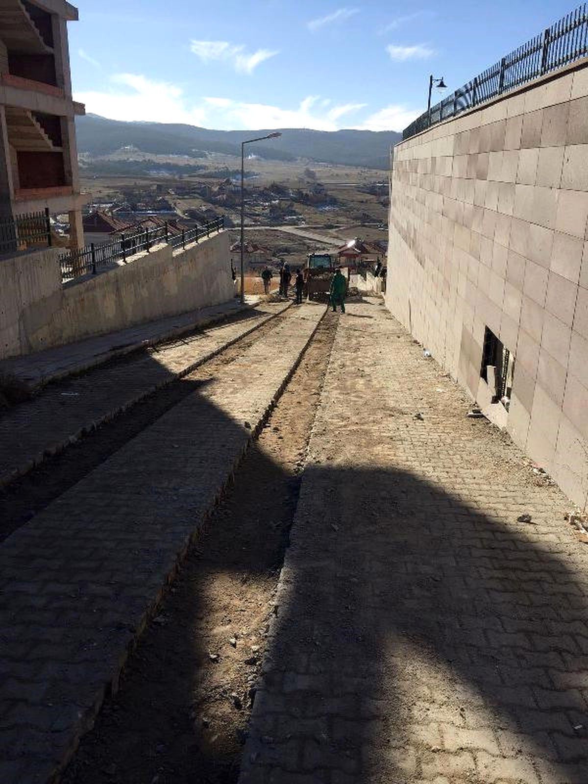 Hastanenin Acil Servis Yoluna Alttan Isıtma Sistemi