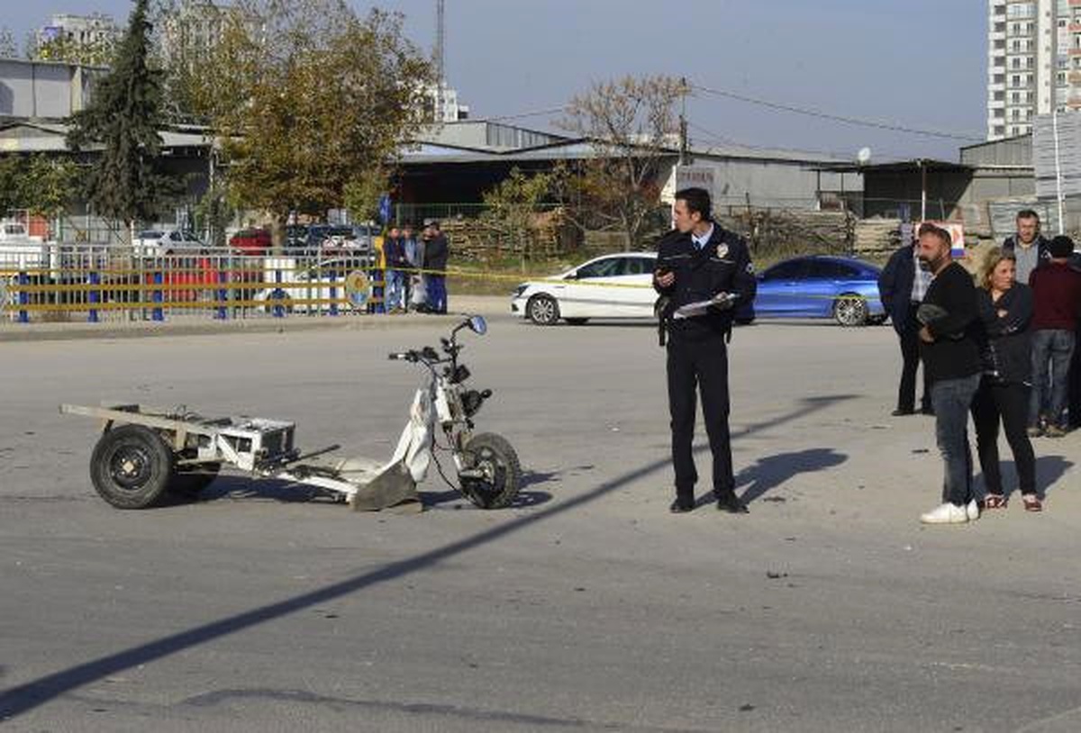 Kazada Ölen Babasının Ayakkabılarını Bırakamadı