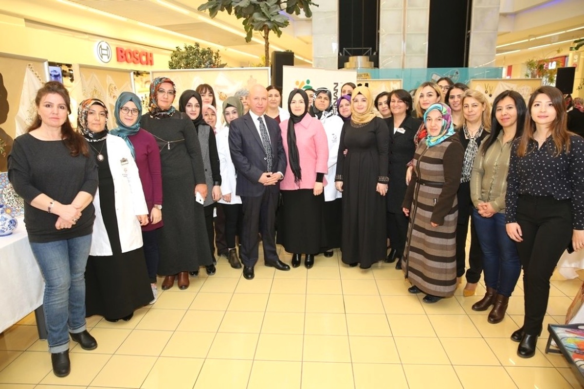 Kocasinan Akademi, El Emeği Göz Nurunu Sergiliyor