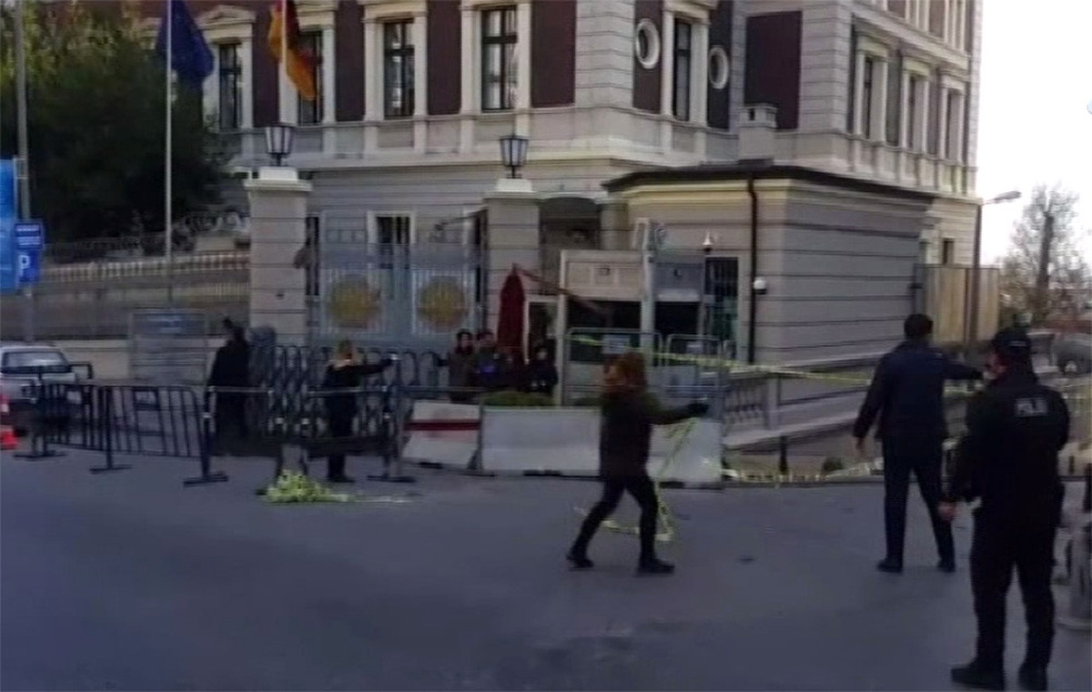 Konsolosluklardaki Şüpheli Paketlerden Lokum Çıktı