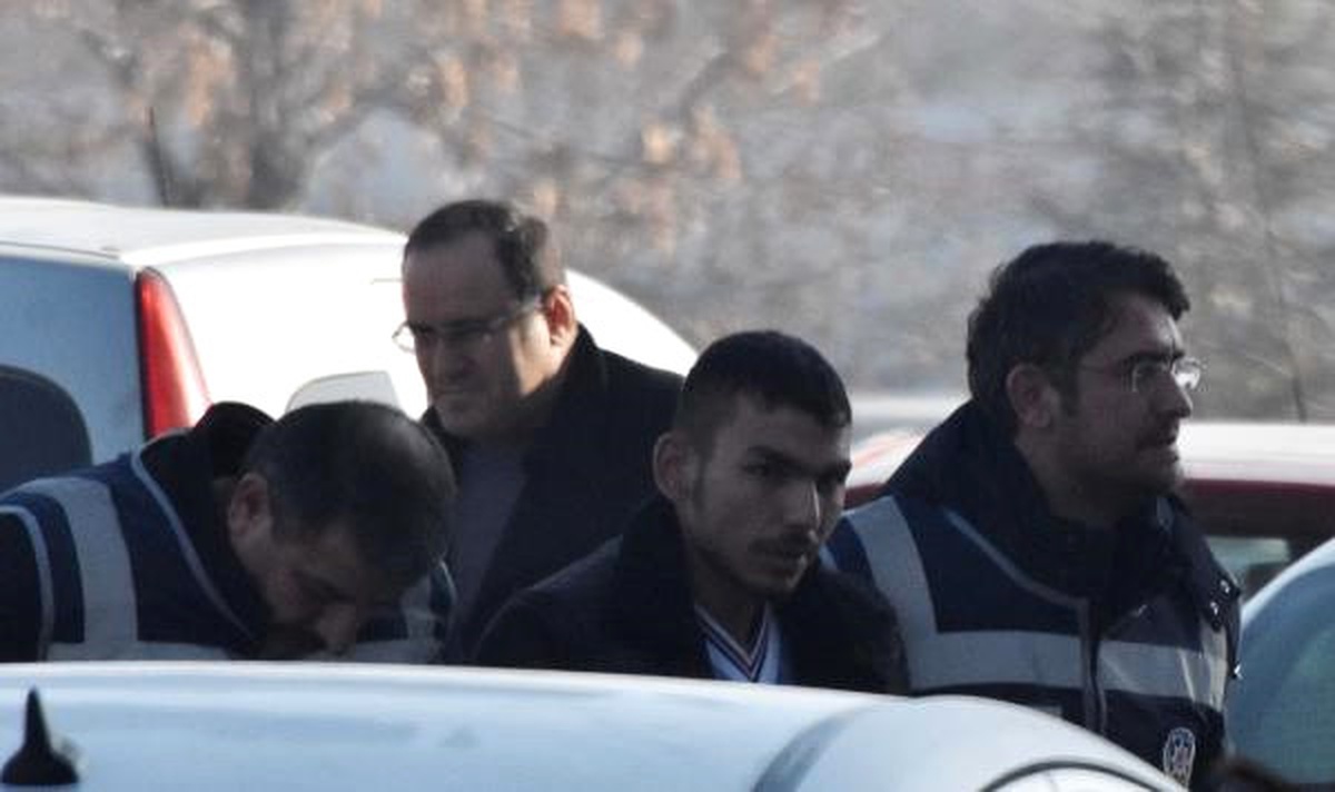 Kore Gazisinin Madalyalarını, Altın Sanıp Çalmış, Sonrada Toprağa Gömmüş