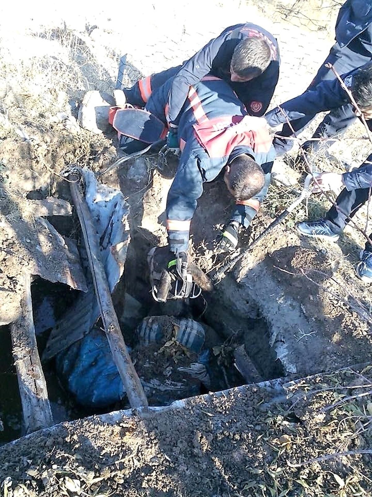 Kuyuya Düşen Eşeği İtfaiye Kurtardı