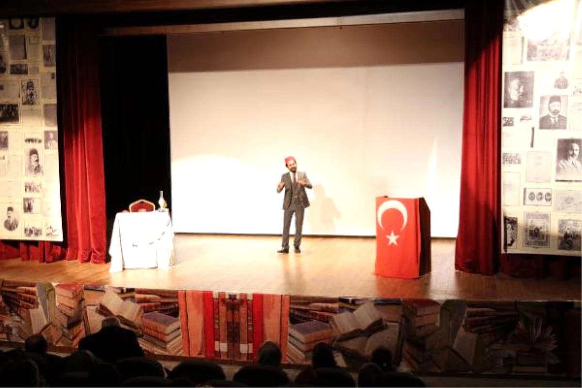 Mehmet Akif Ersoy\'un Hayatı Tiyatro Sahnesinde