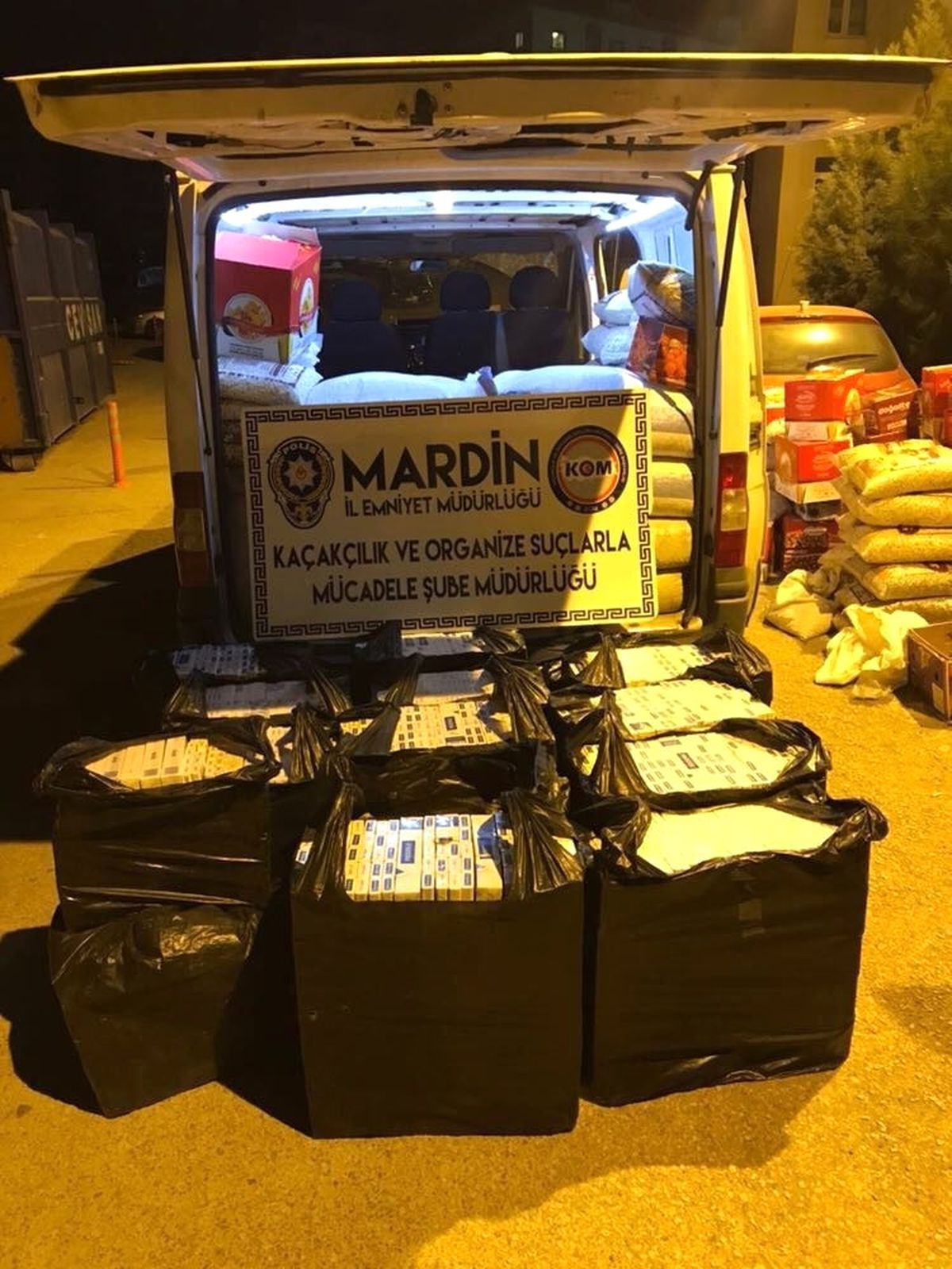 Midyat\'ta 10 Bin Paket Kaçak Sigara Ele Geçirildi