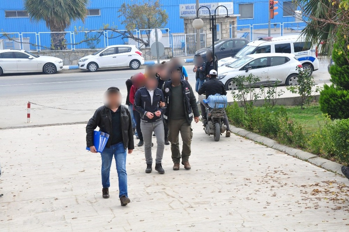 Milas\'ta 5 Uyuşturucu Taciri Adliye Sevk Edildi