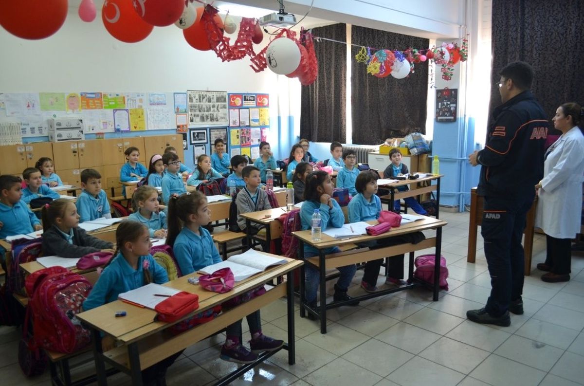 Öğrencilere Afet ve Acil Durum Eğitimi