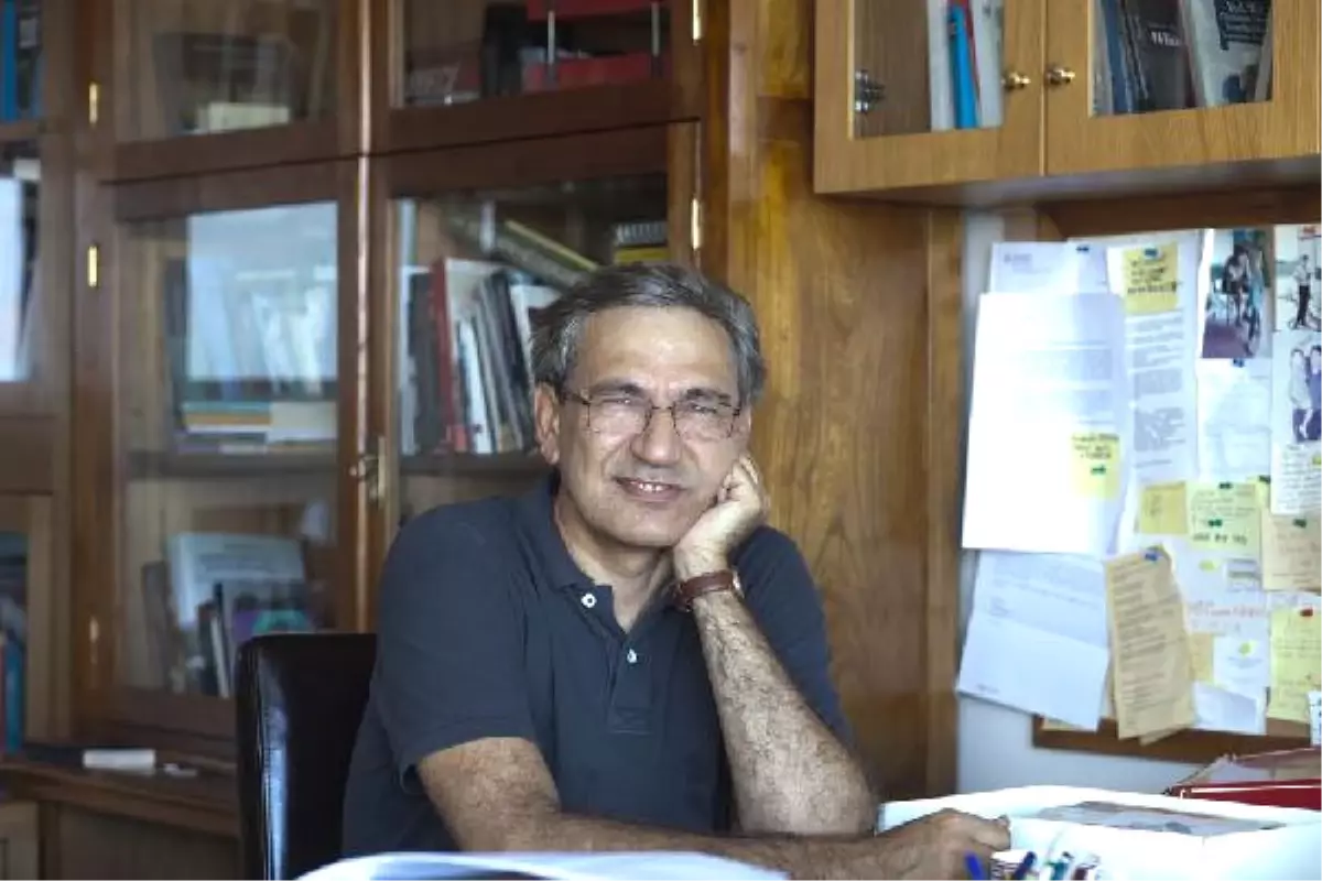 Orhan Pamuk\'a Karadağ\'dan Ödül