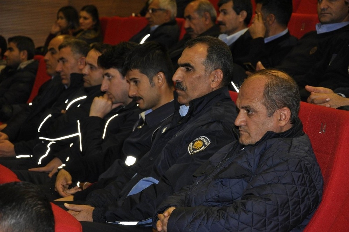 Polis\'ten Belediye Çalışanlarına \'Narkorehber\' Eğitimi