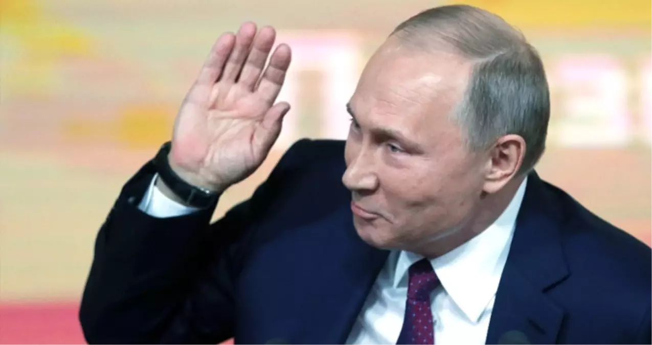 Putin, "Baba" Anlamındaki Tatarca Kelimeyi "Güle Güle" Olarak Anlayınca El Salladı