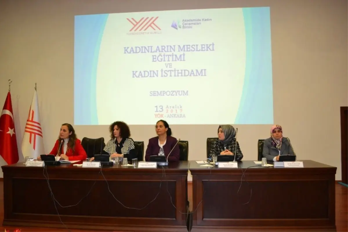 Rektör Çakar, Kadınların Mesleki Eğitimi ve Kadın İstihdamı Sempozyumuna Oturum Başkanlığı Yaptı