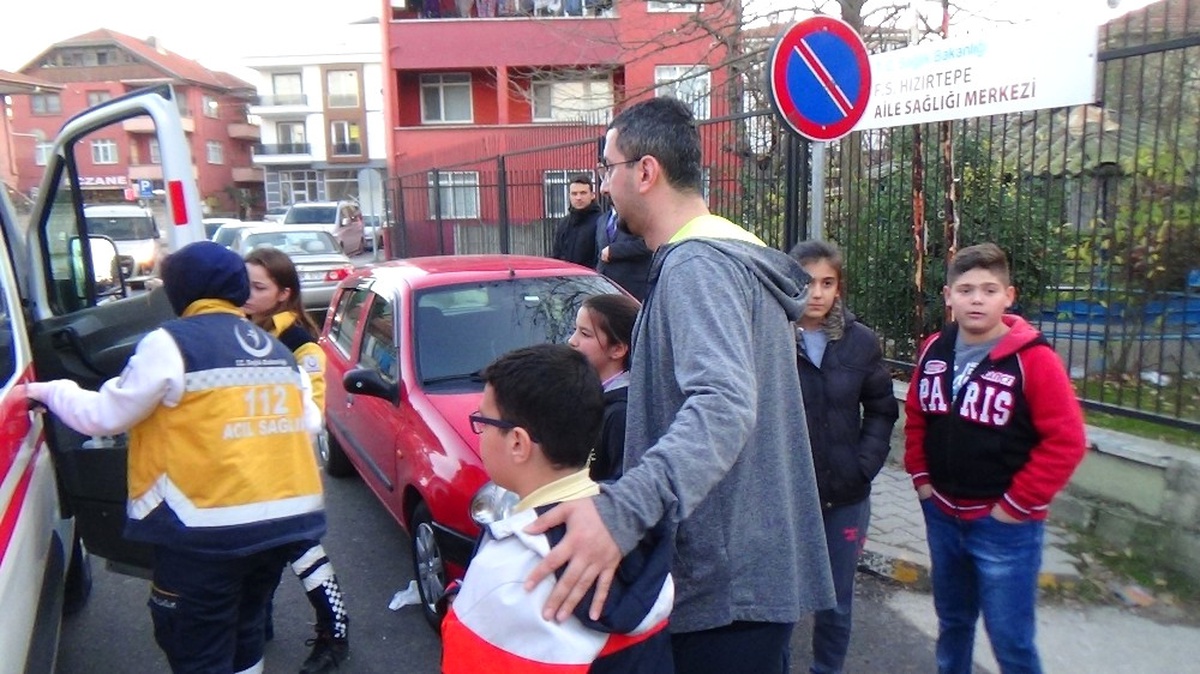 Sakarya\'da 8 Öğrenci Yedikleri Yemekten Zehirlendi İddiası