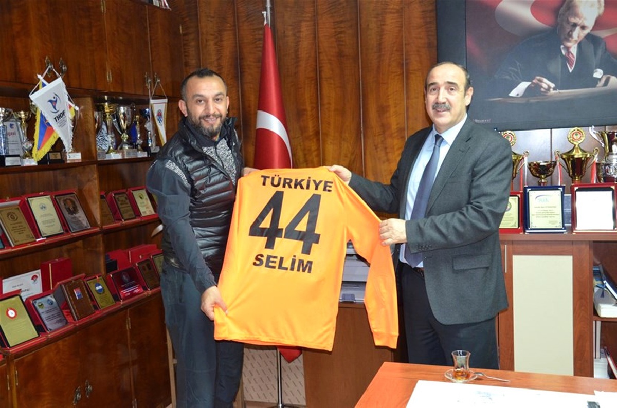 Şampiyon Kaleciden Spor İl Müdürlüğü\'ne Ziyaret
