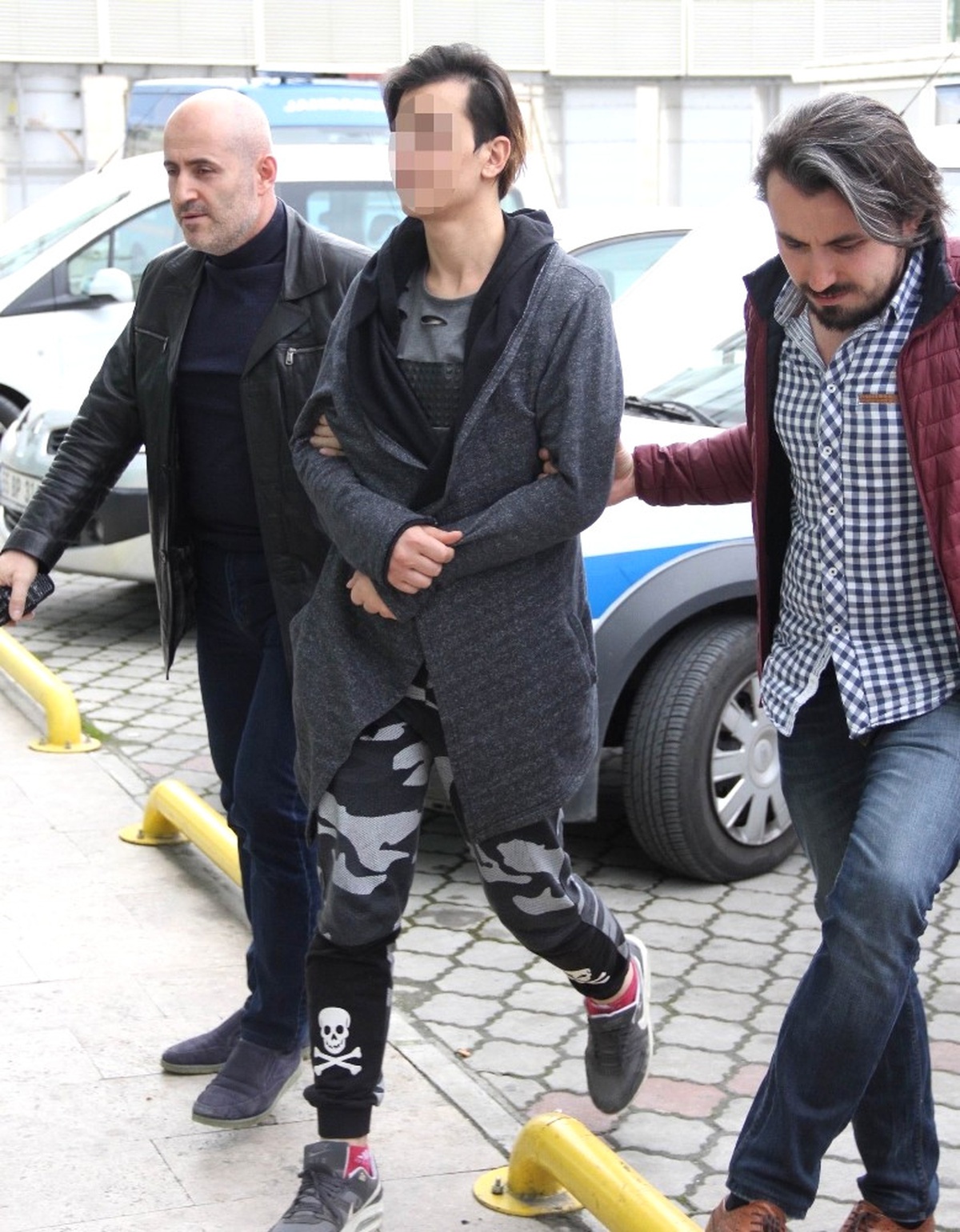 Samsun\'da 18 Yaşındaki Genci Sokakta Hastanelik Eden Travesti Yakalandı