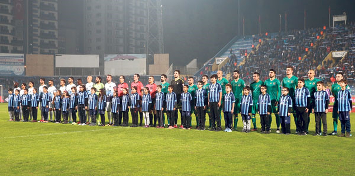 Şehit ve Gazi Çocukları Tribünde