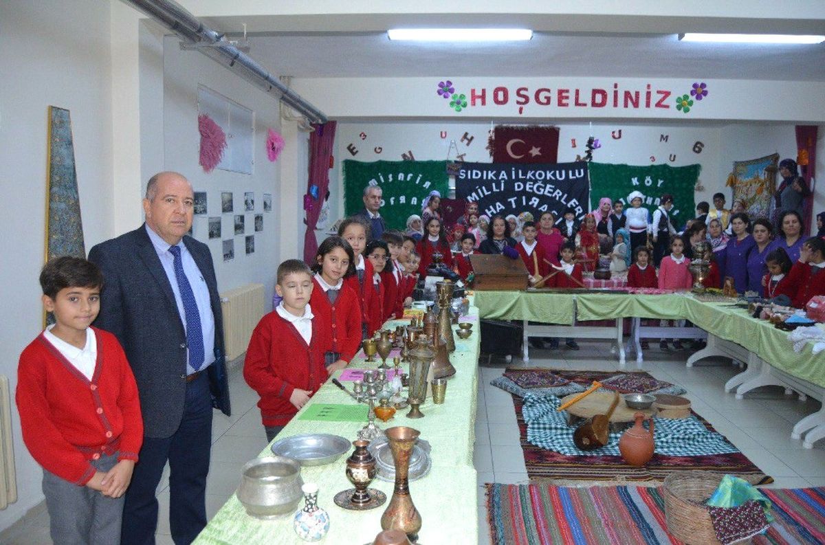 Söke\'de Öğrenciler Geçmişi Sergiyle Öğreniyor