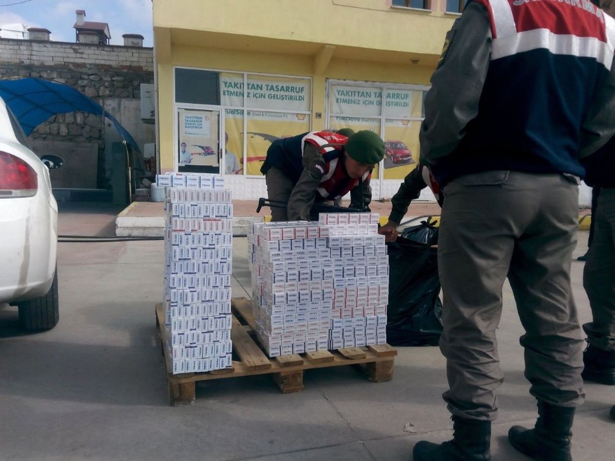 Tosya İlçe Jandarma Komutanlığı 2 Bin 750 Kaçak Sigara Yakaladı