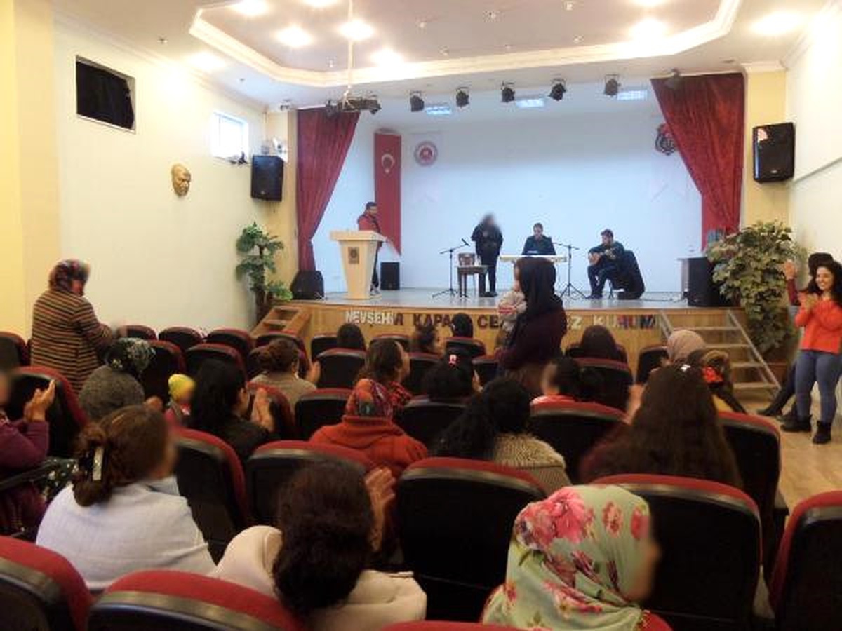 Üniversite Öğrencilerinden Kadın Mahkumlara Moral Konseri