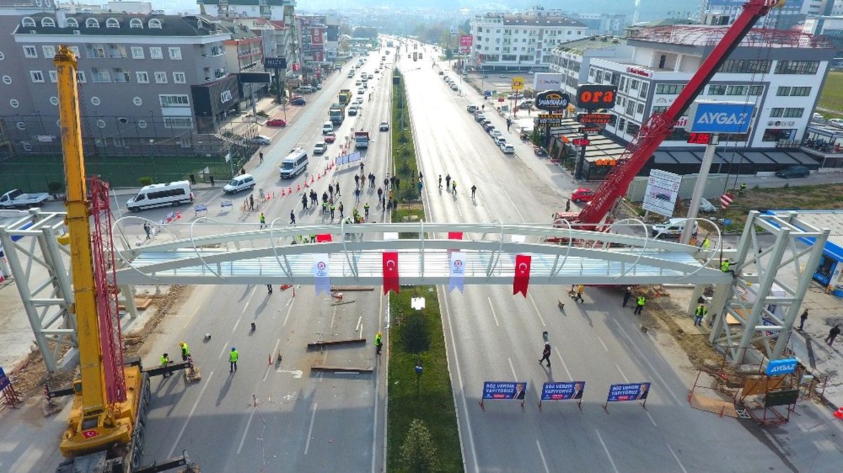 Üniversite Üst Geçidin Tabyası Yerleştirildi