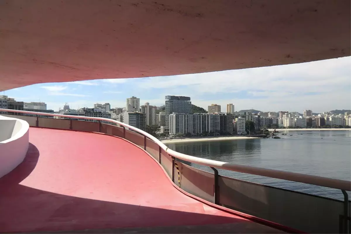 Uzay Gemisi Gibi: Niteroi Çağdaş Sanat Müzesi