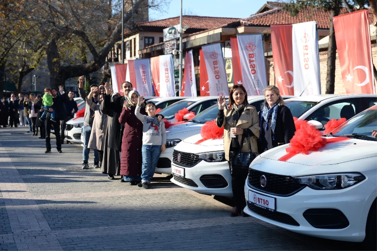 Bursa\'da 100 Liralık Alışverişle Çekilişe Katılan 10 Müşteri, Otomobil Sahibi Oldu