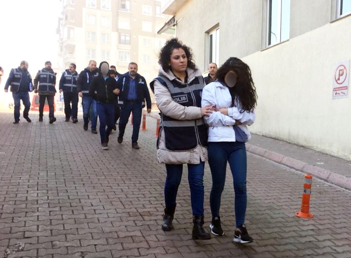 Engelli Vatandaşın Adına İş Yeri Açtılar, Zorla 300 Bin TL\'lik Senet İmzalattılar