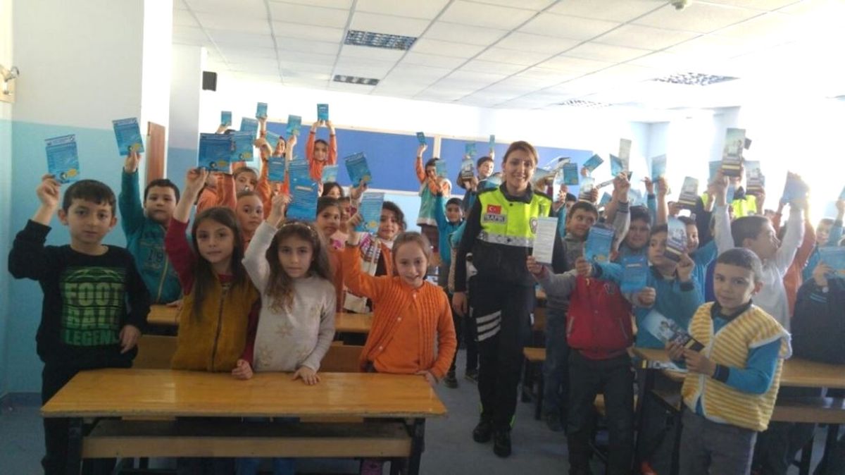 Afyonkarahisar\'da 2 Bin 698 Öğrenciye Trafik Eğitimi Verildi