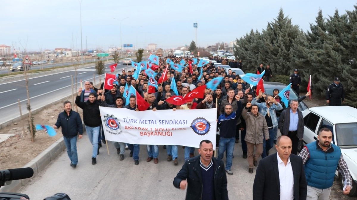 Aksaray\'da İşçiler Zam ve Sosyal Hakları İçin Yürüdü