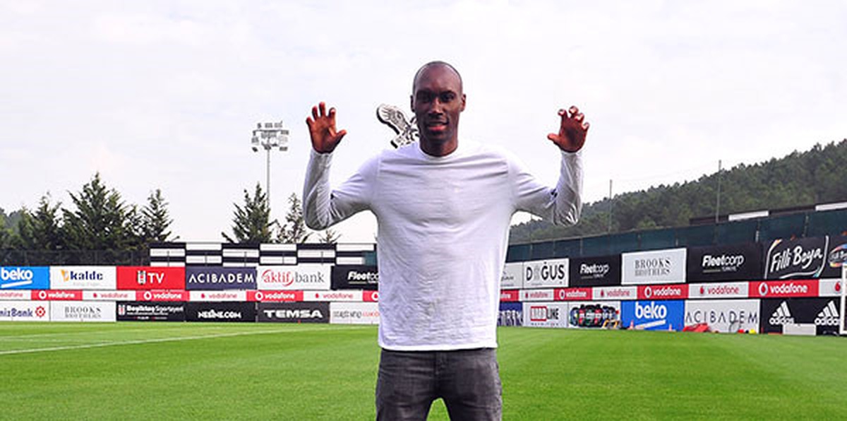 Atiba, Kanada\'da 6. Kez Yılın Erkek Futbolcusu Seçildi